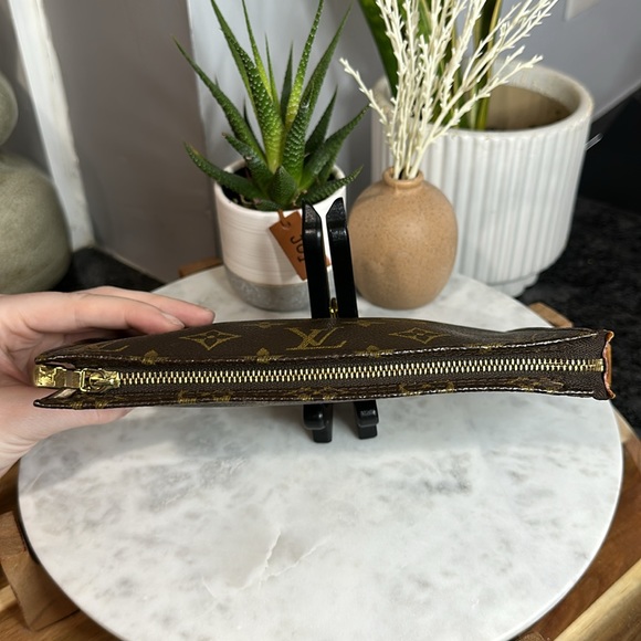 Louis Vuitton Monogram Bucket Pouch - Picture 7 of 15